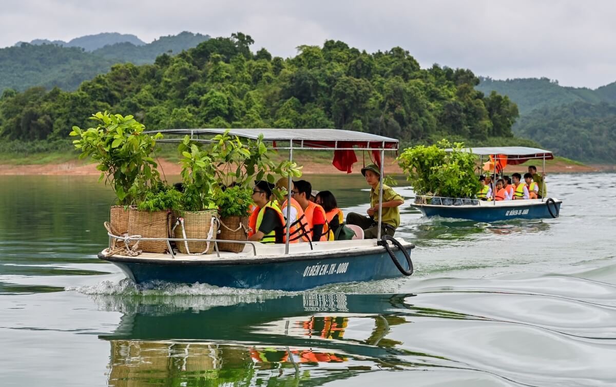 Ben En National Park: A boat trip on the Song Muc Lake