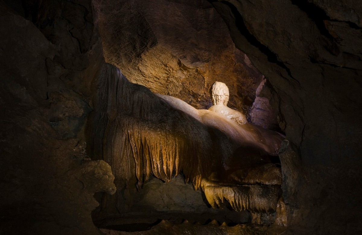 Ben En National Park: Exploring thousands-of-years-old caves