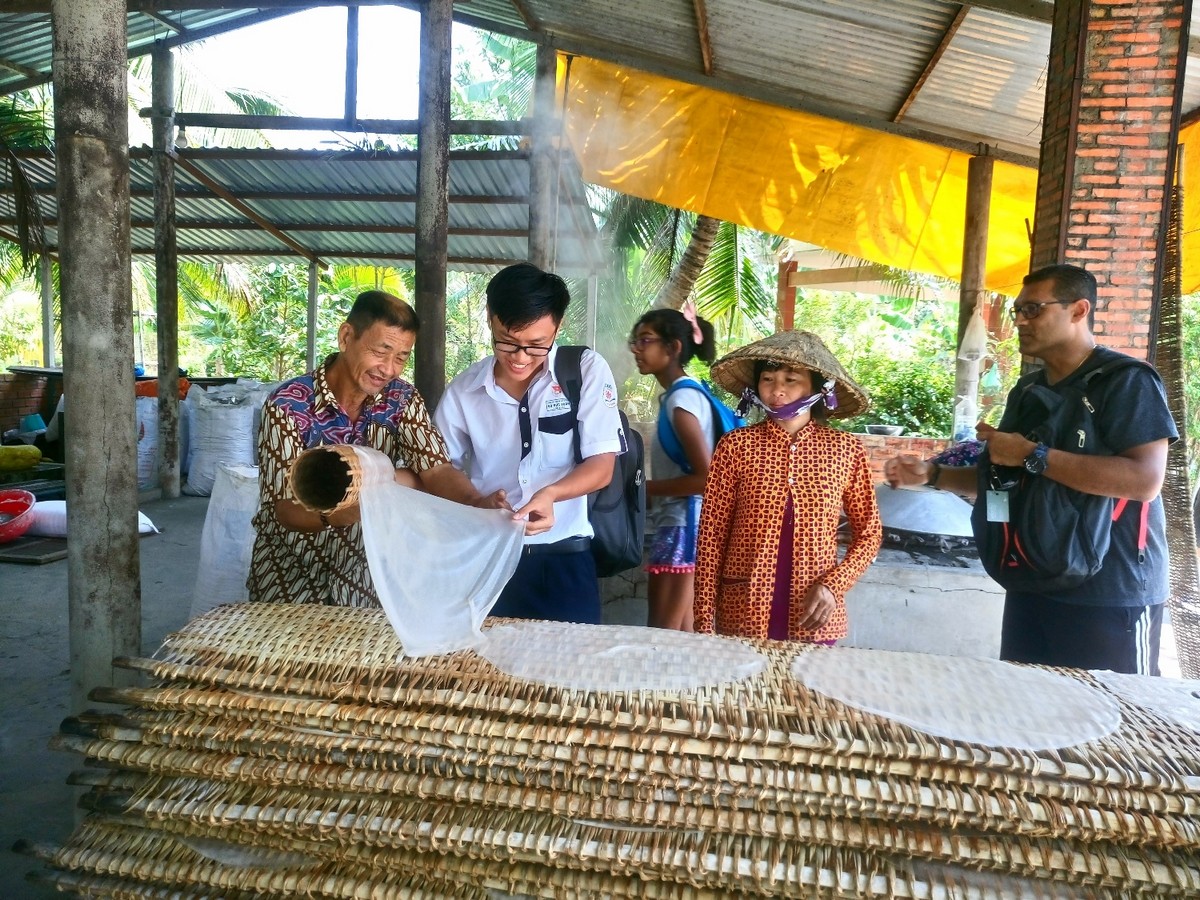 The next stop on the journey to explore the Cai Rang floating market is some nearby coconut candy factories