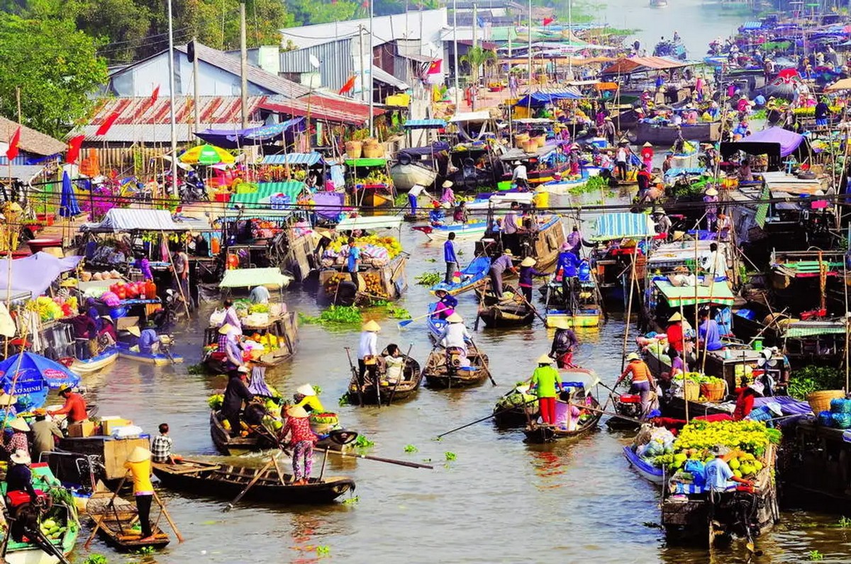 Destinations in Mekong Delta: Cai Rang Floating Market (Can Tho)