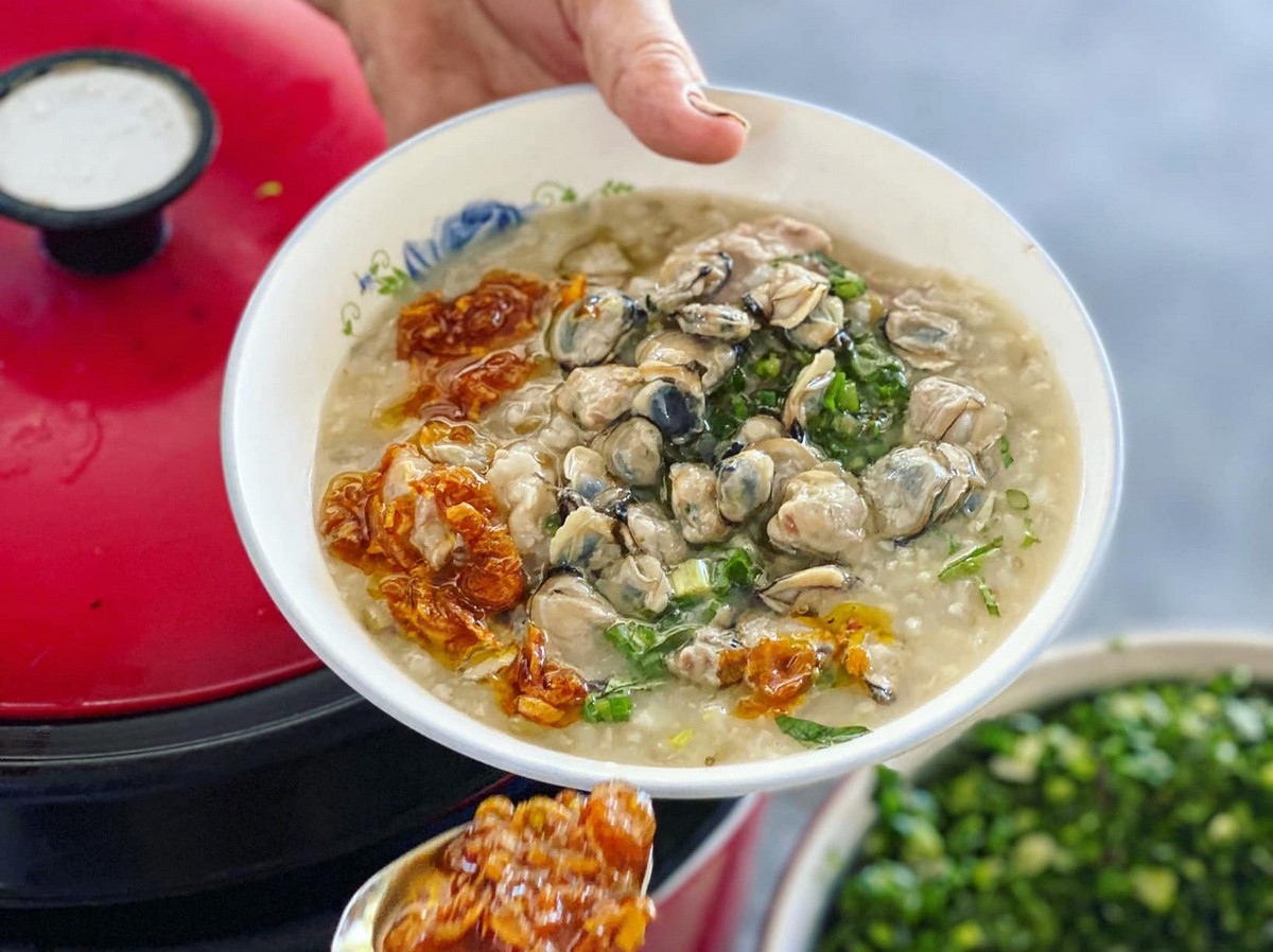 What to eat in Cua Lo: Clam Congee