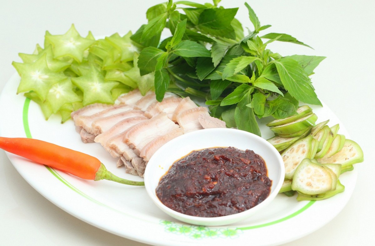 What to eat in Cua Lo: Cua Lo Shrimp Paste