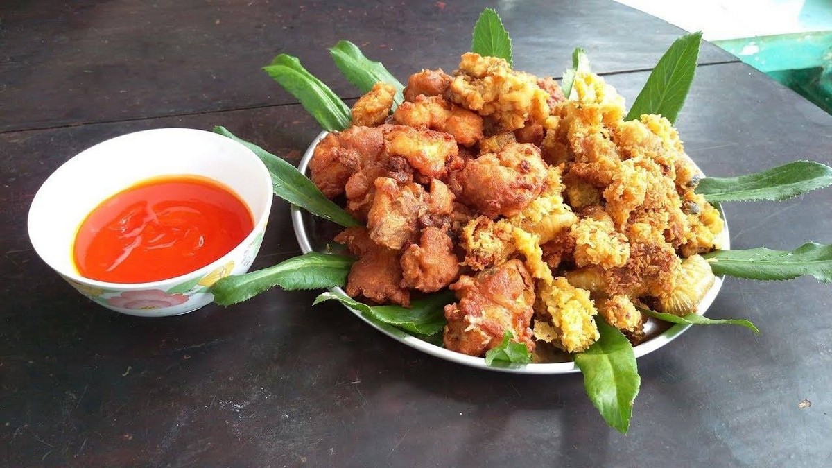 Local Dishes in Mekong Delta: Deep Fried Coconut Worms (Duong Dua Chien Gion)