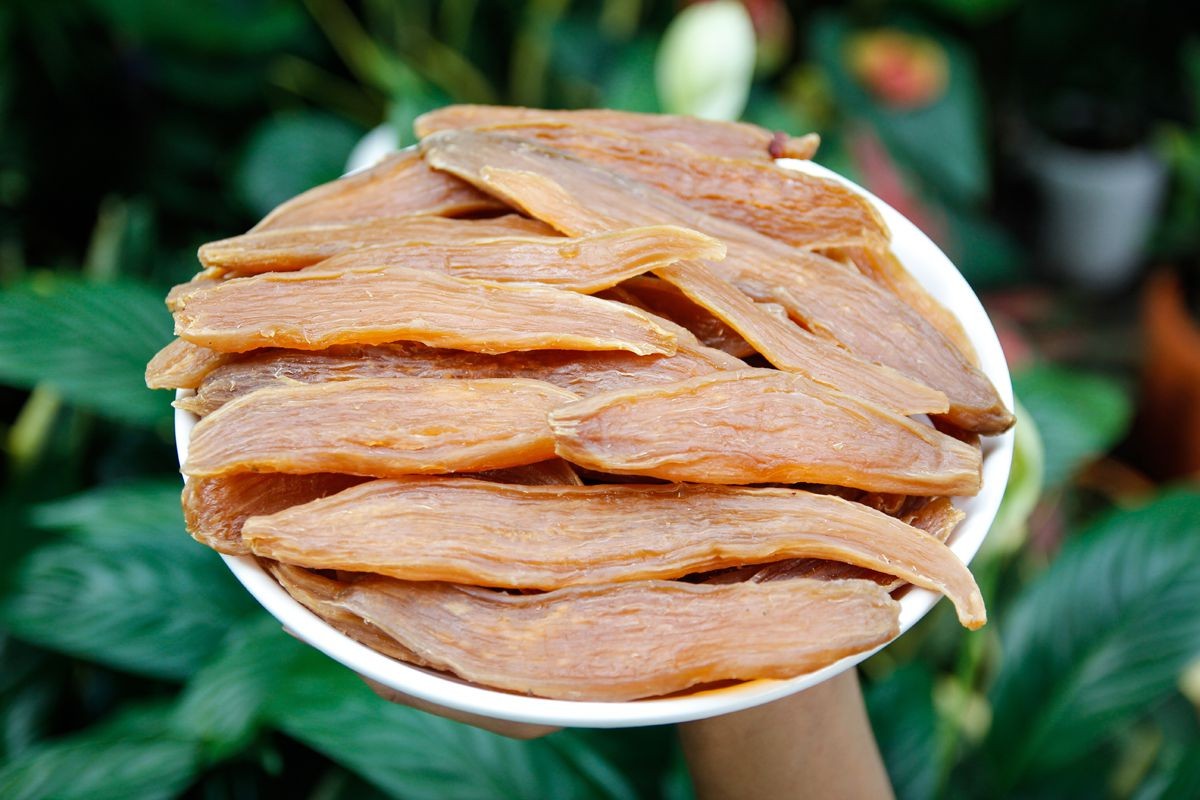 Quang Binh Cuisine: Dried Sweet Potato Khoai Deo