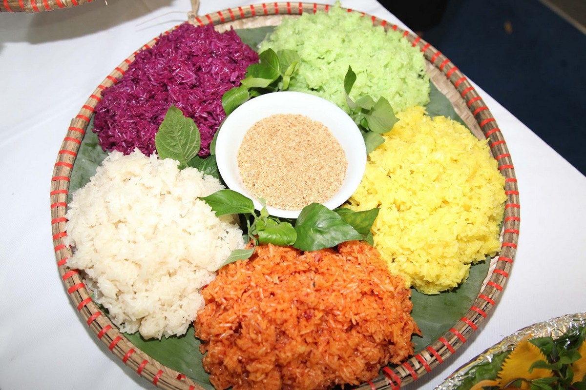 Food in Moc Chau: Five Colored Sticky Rice