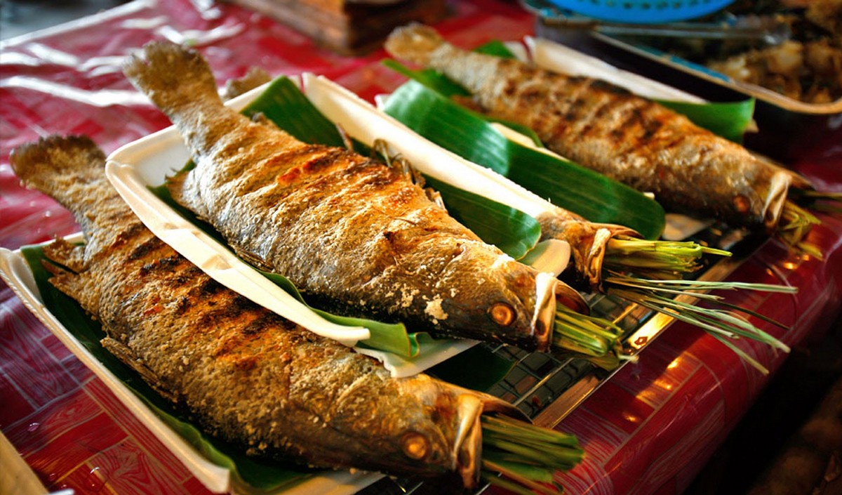 Food in Moc Chau: Grilled Stream Fish Pa Tinh Top