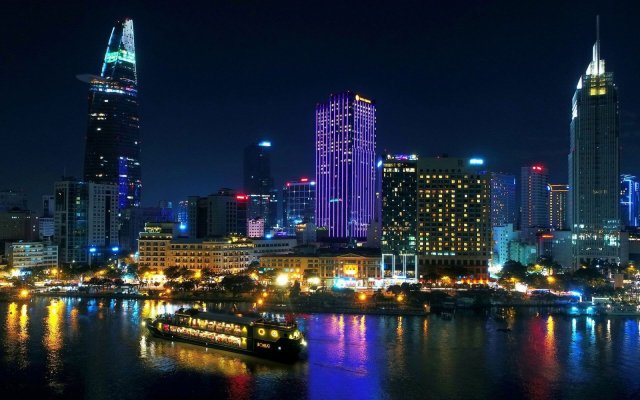 Ho Chi Minh City Night Tour with Water Bus and Dinner Cruise