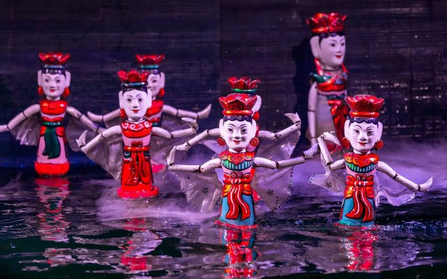 Ho Chi Minh City Night Tour with Water Puppetry and Dinner Cruise