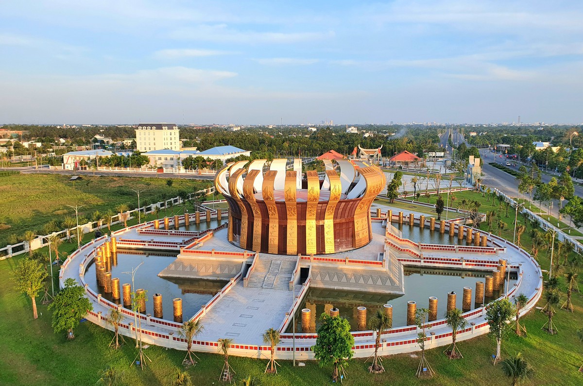 Destinations in Mekong Delta: Hung Kings Temple (Can Tho)