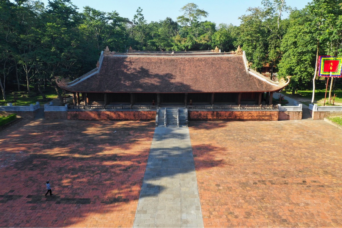 Lam Kinh: The dragon yard and Main Temple Hall