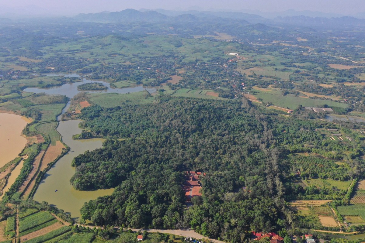 Lam Kinh covers an area of about 200 hectares in Tho Xuan district, Thanh Hoa province