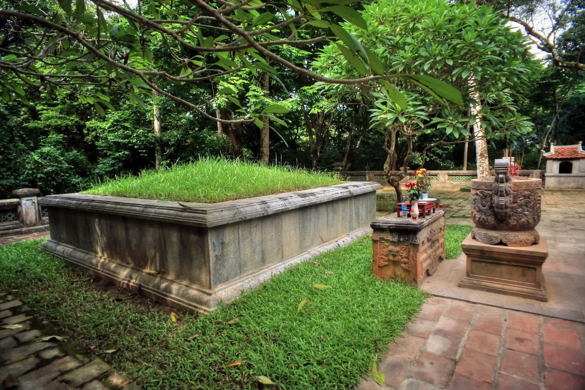 Lam Kinh: The tomb of King Le Thai To
