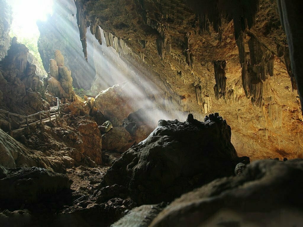 Tourist Spots in Mai Chau: Mo Luong Cave & Chieu Cave