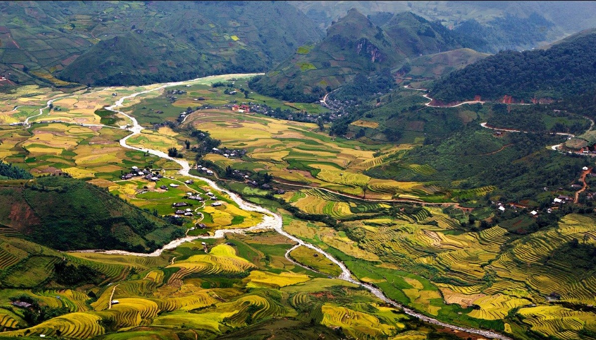 Tourist Attractions in Moc Chau: Moc Chau Plateau