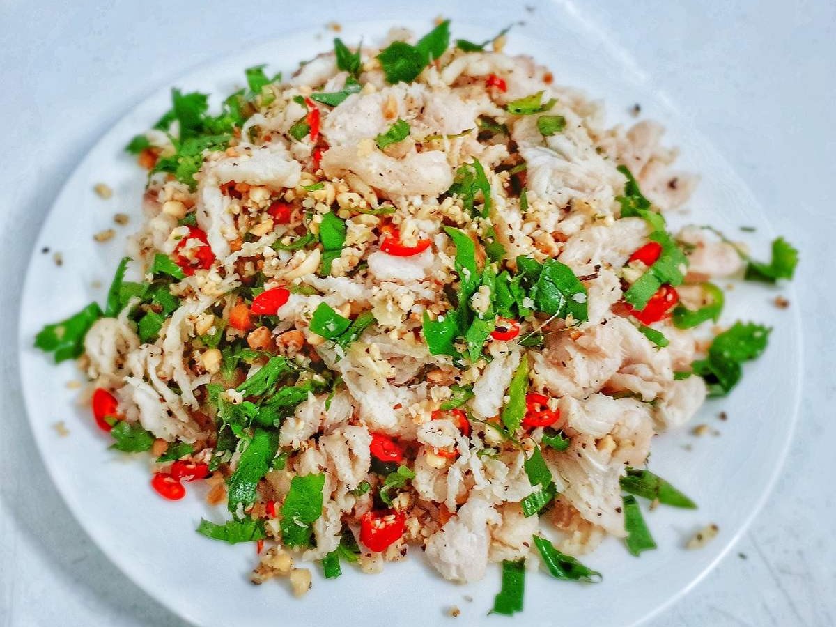 Quang Binh Cuisine: Ngheo Fish Salad (Goi Ca Ngheo)