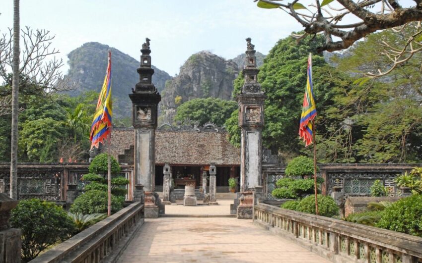 Ninh Binh Day Trip - Hoa Lu, Trang An, and Mua Cave