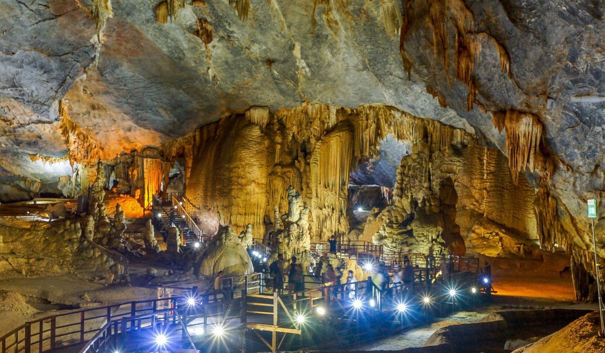 Things to do in Phong Nha Ke Bang National Park: Exploring Paradise Cave