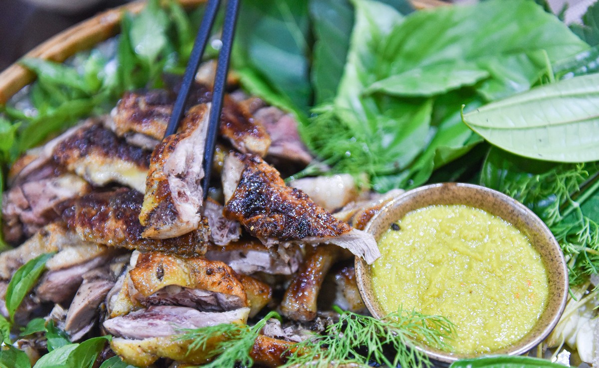 Travel to Pu Luong - Pu Luong food: Co Lung Grilled Duck