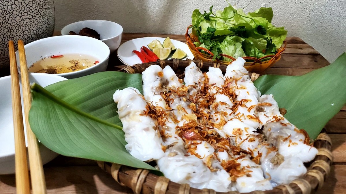 Specialties of Thanh Hoa: Banh Cuon (Steamed Rice Rolls Stuffed with Pork)