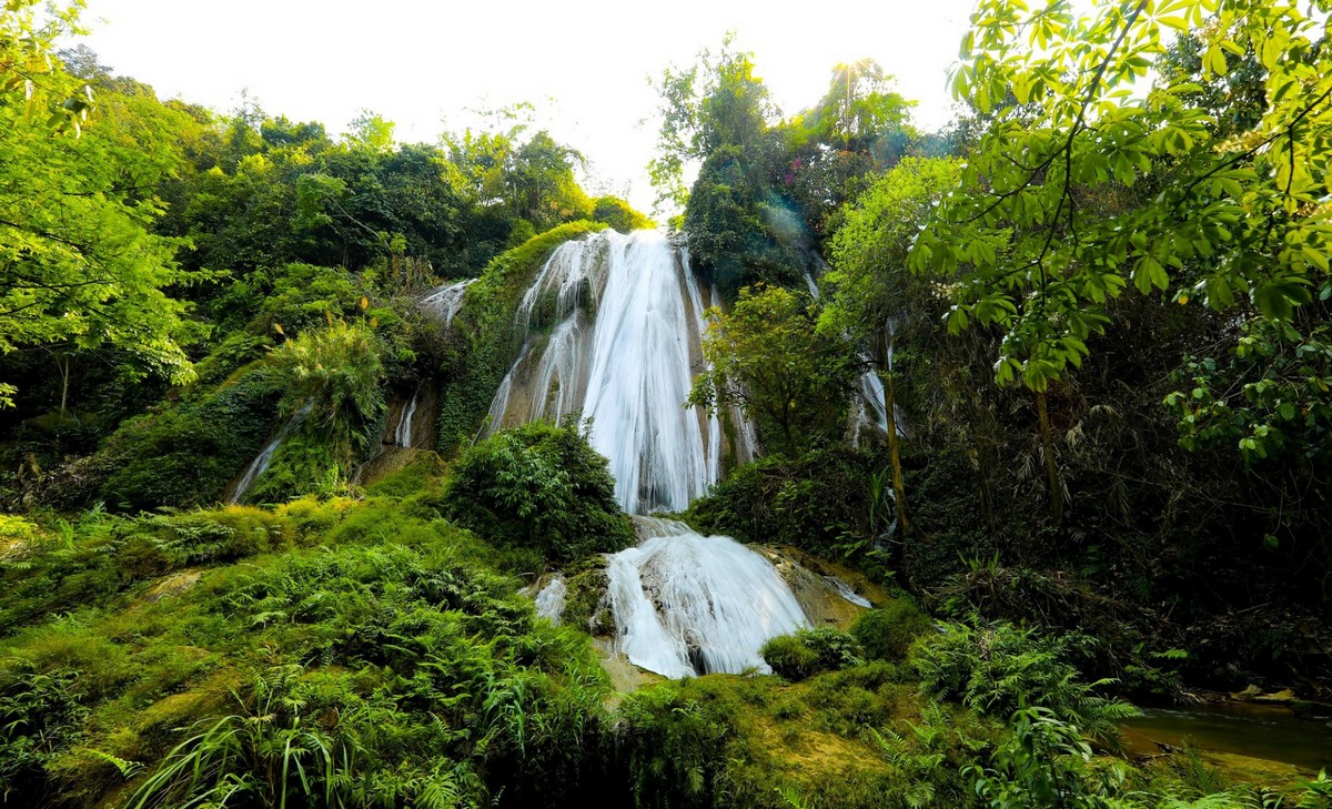 Tourist Attractions in Moc Chau: Tat Nang Waterfall