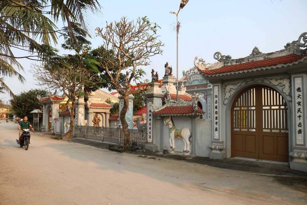 Tourist Destinations in Cua Lo: Van Loc Temple