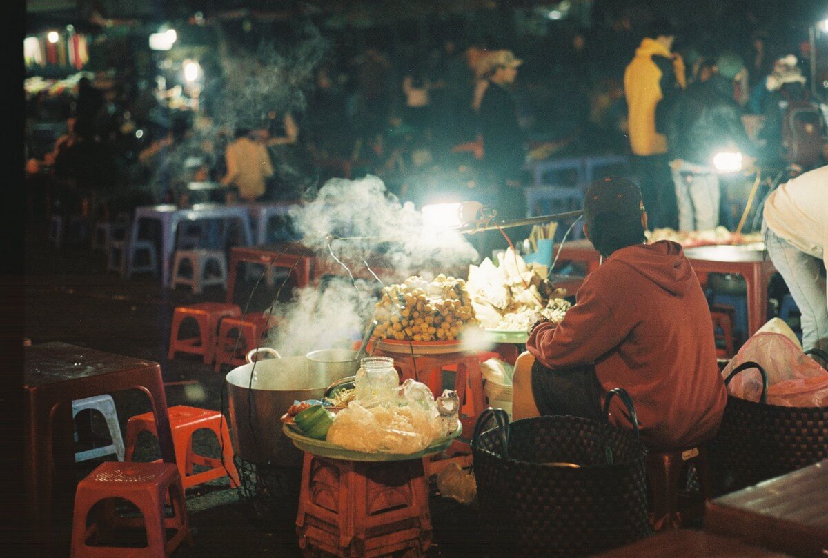 A food stall in the bustling Da Lat night market