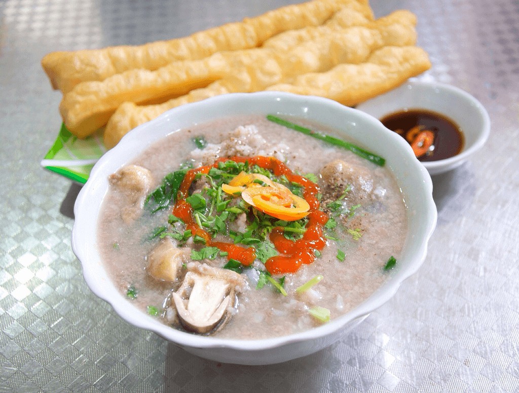 Cua Lo Travel Guide: Must-try Local Food - Chao ngheu (Clam congee)