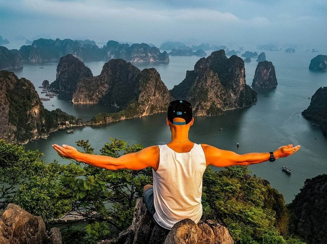 Halong Bay Travel Guide: Destinations - The panoramic view of the bay from Bai Tho Mountain