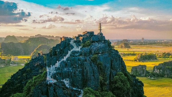 Every tourist to Ninh Binh will be amazed by its majestic nature