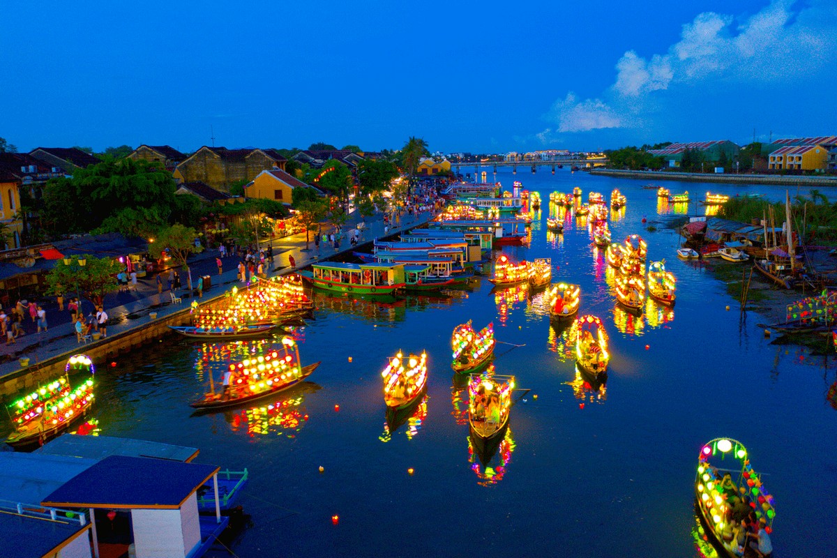Hoi An Travel Guide Best Things to Do - Take a boat ride along the Thu Bon River
