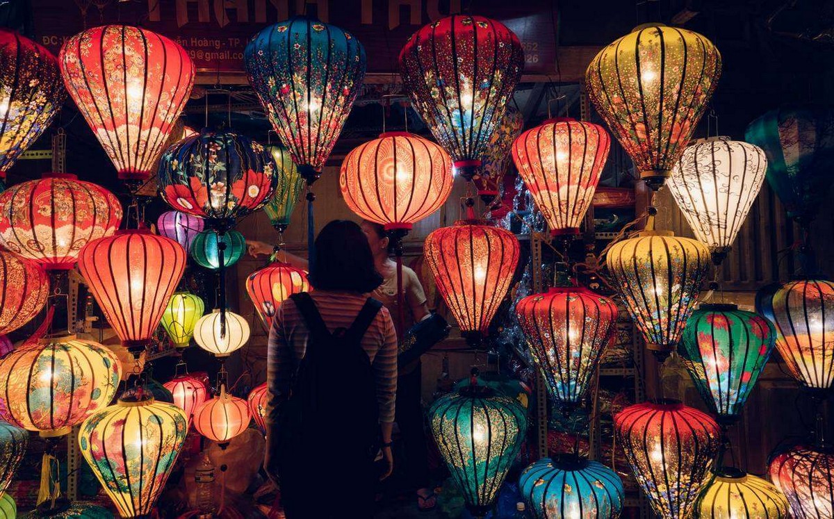 Hoi An Travel Guide: Best Things to Do - Witness the vibrant Lantern Festival
