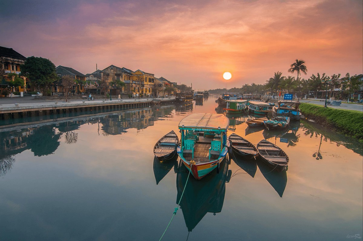Hoi An ancient town in sunset