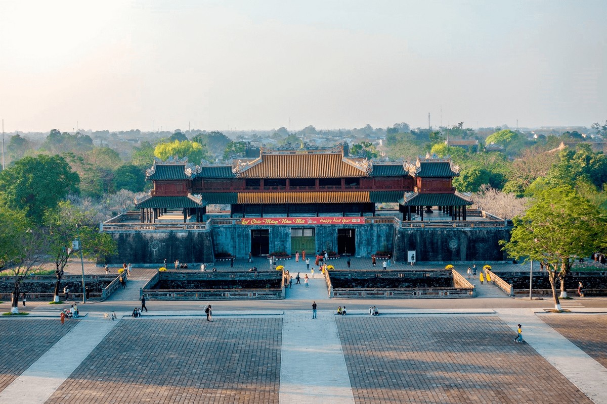 Hue Travel Guide: Best Things to Do - Explore the Hue ancient citadel