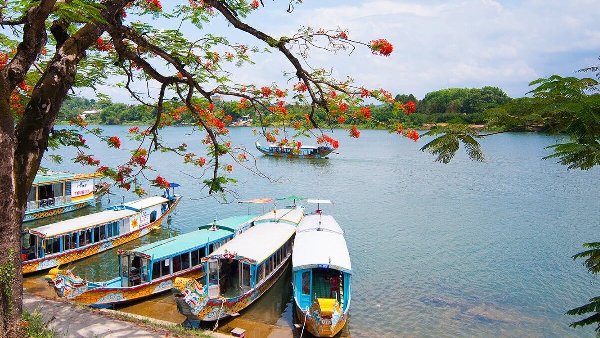 Hue Travel Guide: Must-Visit Tourist Spots - Perfume River