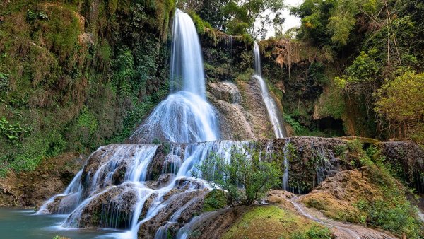 Moc Chau Travel Guide: Top Tourist Attractions - Dai Yem Waterfall