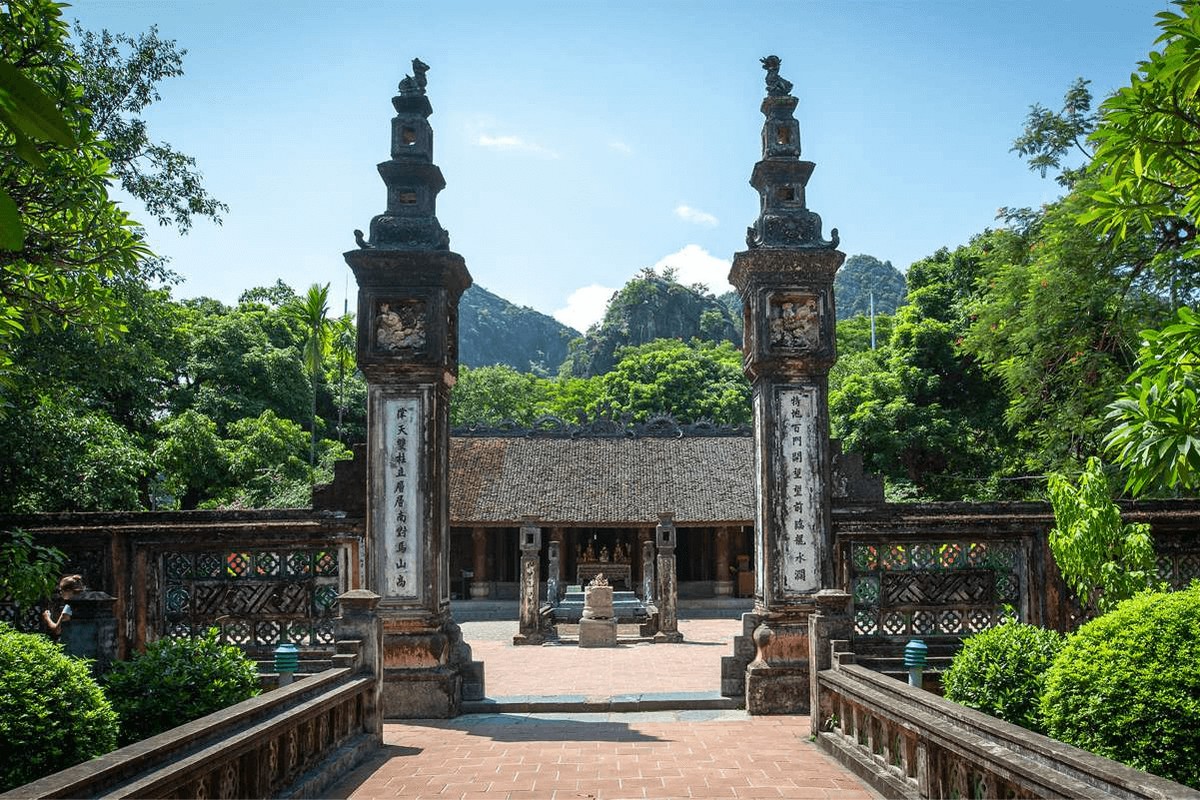 Ninh Binh Travel Guide Best Things to Do - Uncover the rich history of Vietnam by a trip to Hoa Lu ancient capital