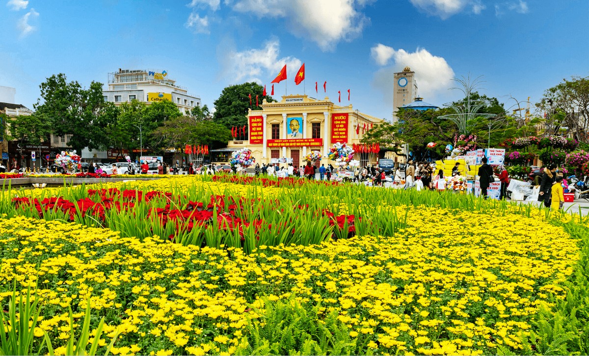 The springtime of Hai Phong City is bright and enjoyable, making it the best occasion to visit