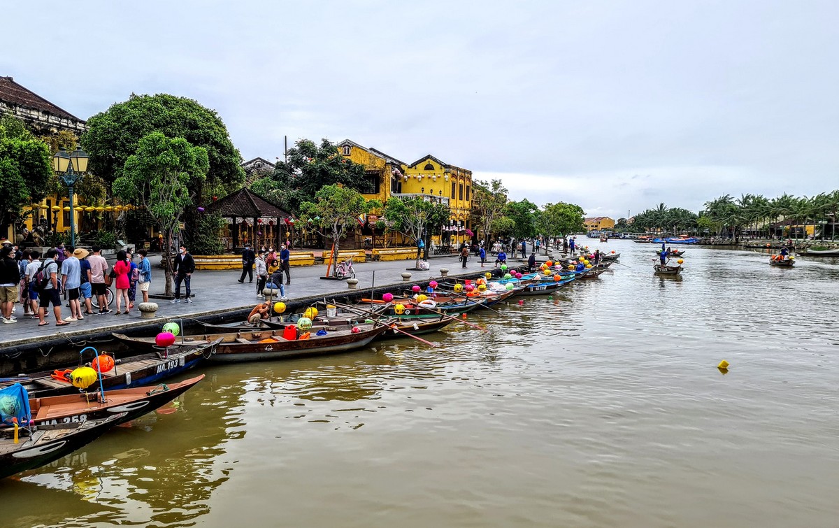 Things to Do in Hoi An - Cruise the Thu Bon River for tranquil views of ancient architecture in Hoi An