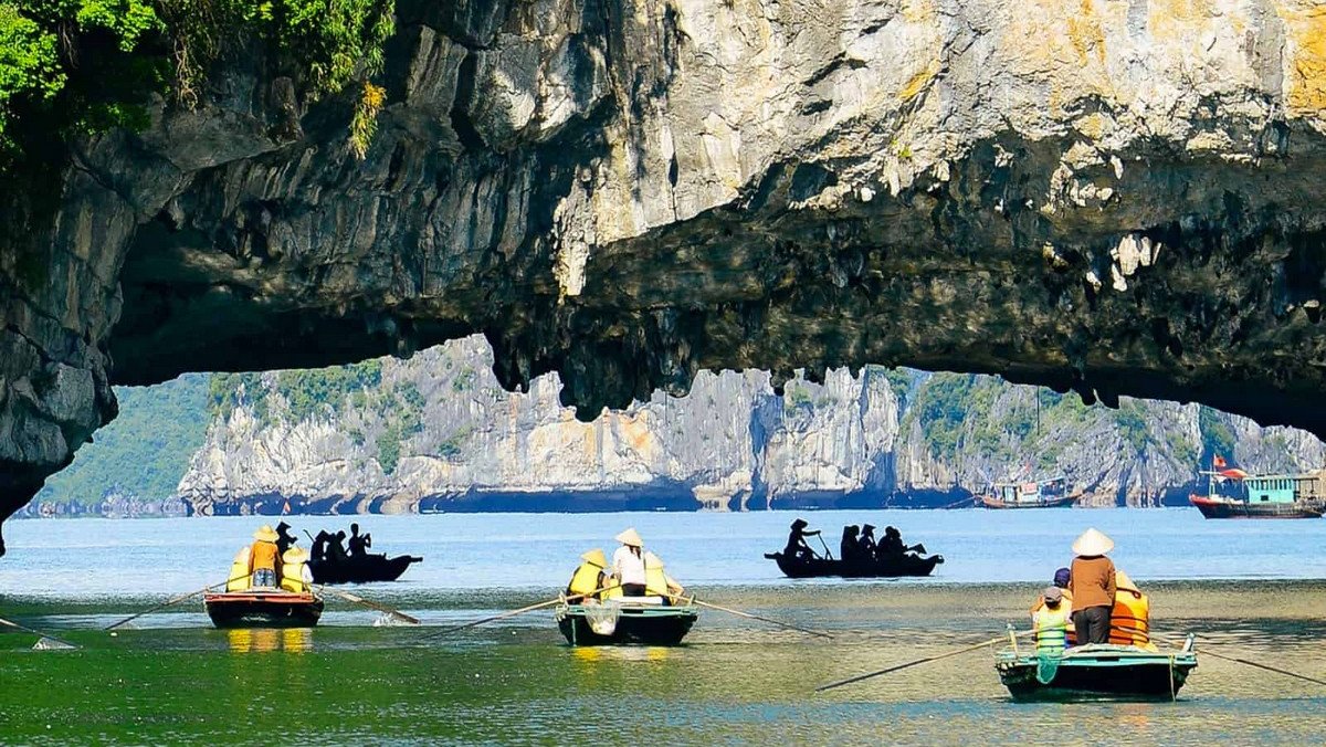 Tourist Attractions in Halong Bay - Dark & Light Cave