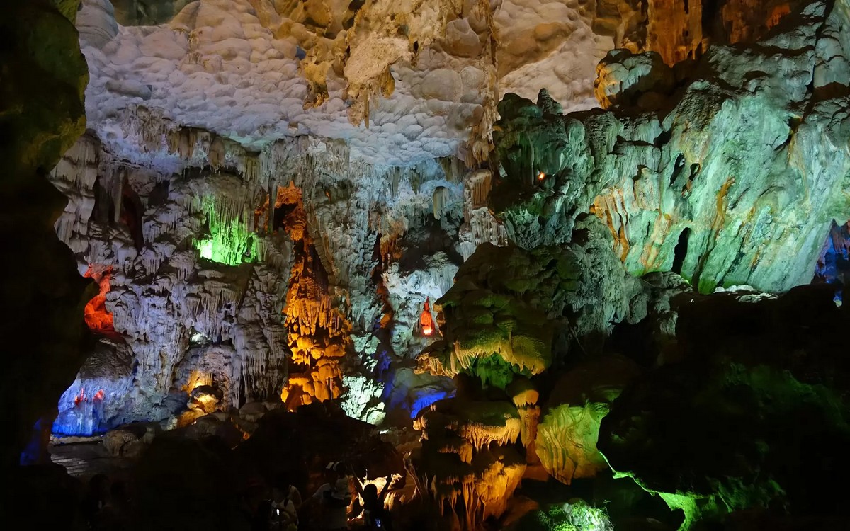 Tourist Attractions in Halong Bay - Thien Cung Cave
