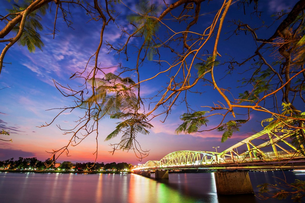 Tourist Attractions in Hue - Truong Tien Bridge