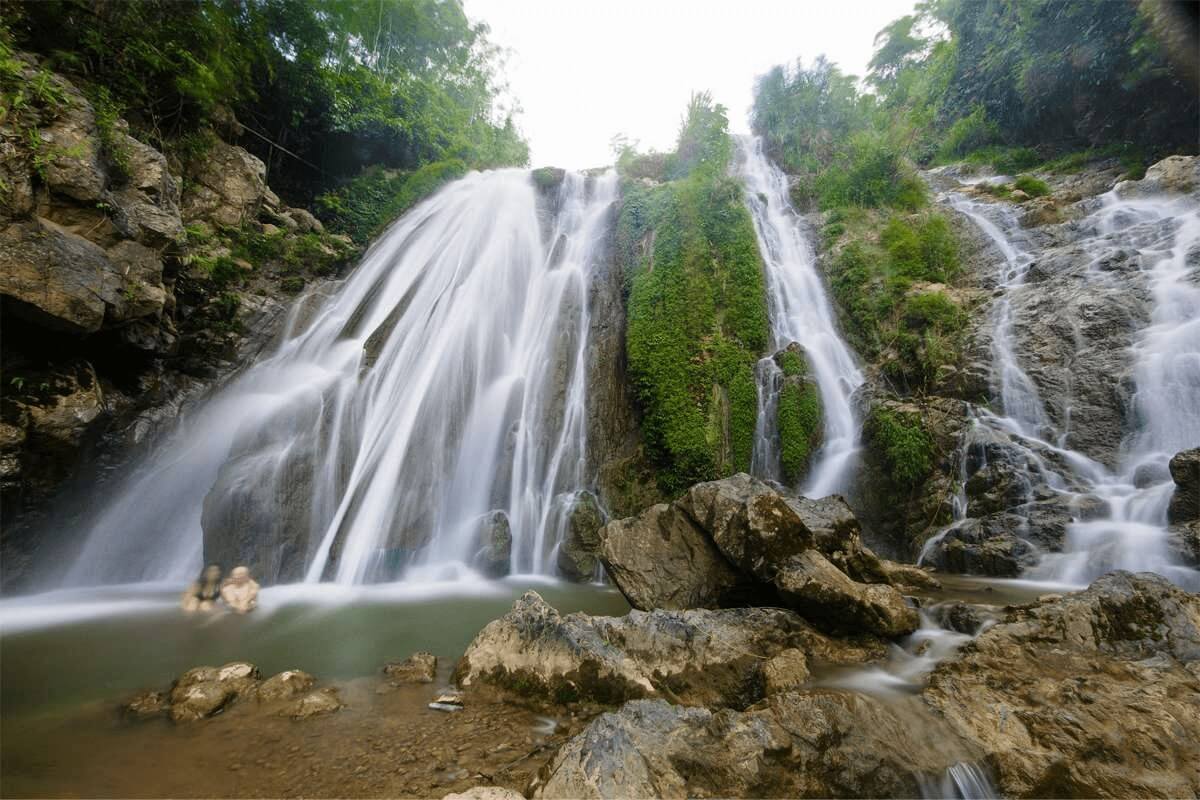 Mai Chau Travel Guide: Tourist Spots in Mai Chau - Go Lao Waterfall