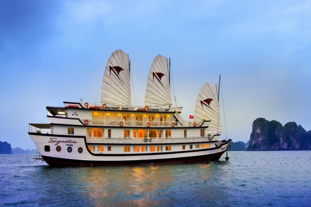 A luxury Halong Bay boat tour from Asia Legend Travel Hanoi to Halong Bay
