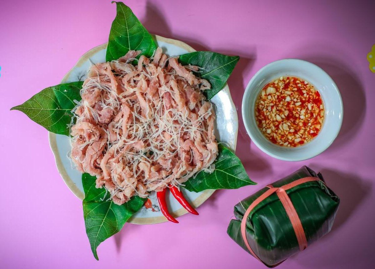 Best local foods in Ninh Binh - Fermented Pork Roll (Nem Chua Yen Mac)