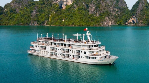 Ha Long Bay Cruise: 5-star Paradise Elegance Cruise