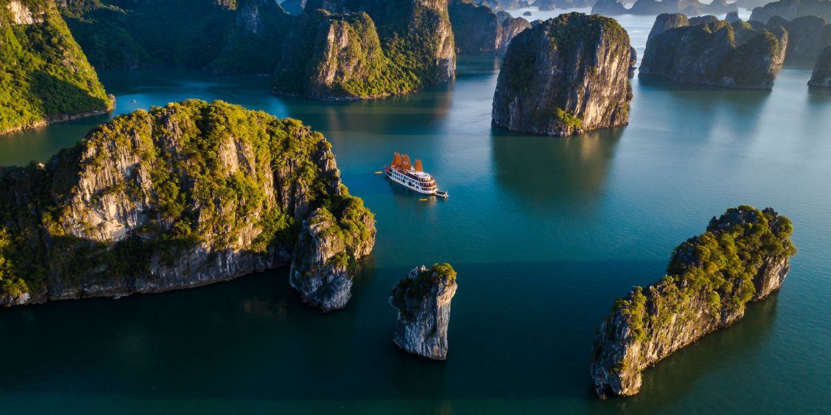 Ha Long Bay Cruise: Cultural Experience and Local Cuisine