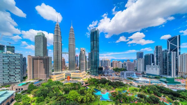 Malaysia travel guide Malaysia is a diverse tropical paradise with natural beauty, rich history and vibrant culture