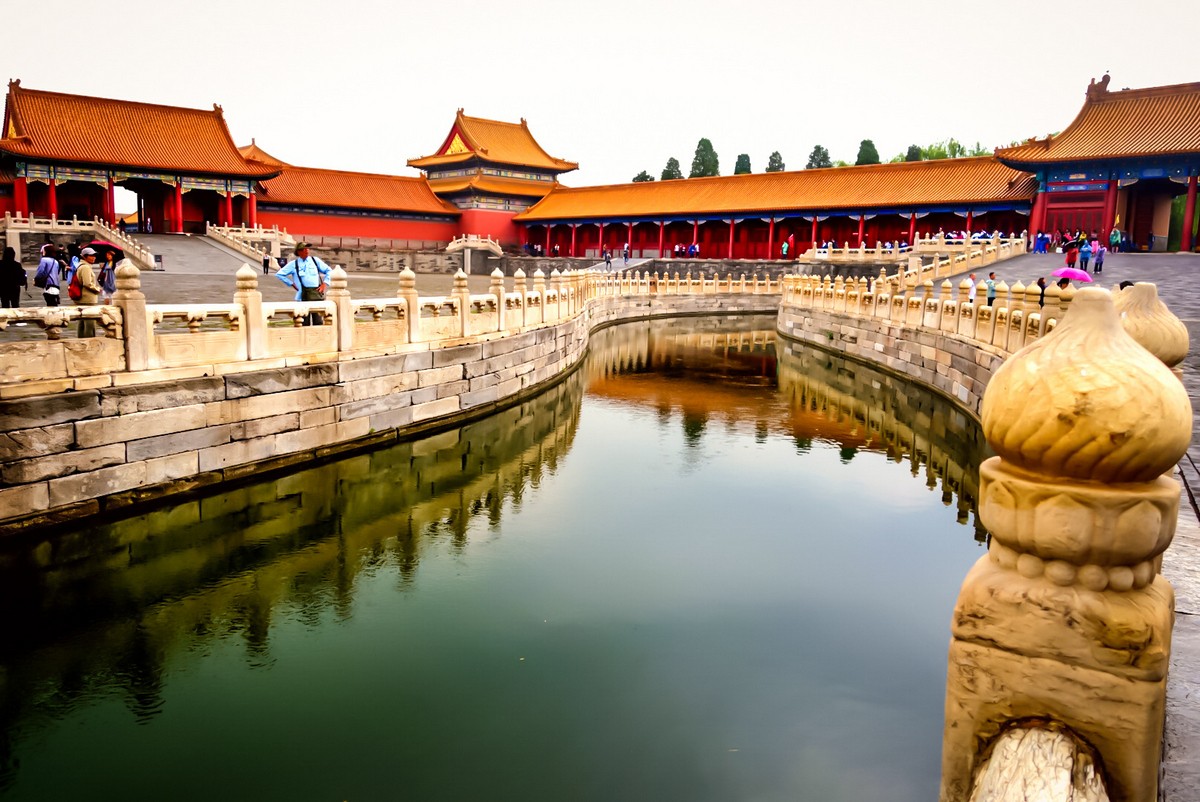 Spring and autumn offer ideal weather for exploring China's attractions
