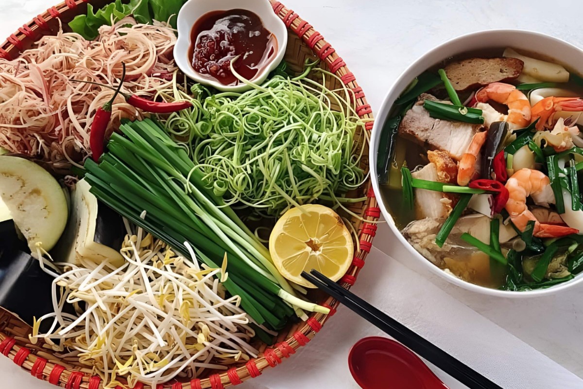 The Bun Mam Mien Tay photos show the ingredients and the way to cook