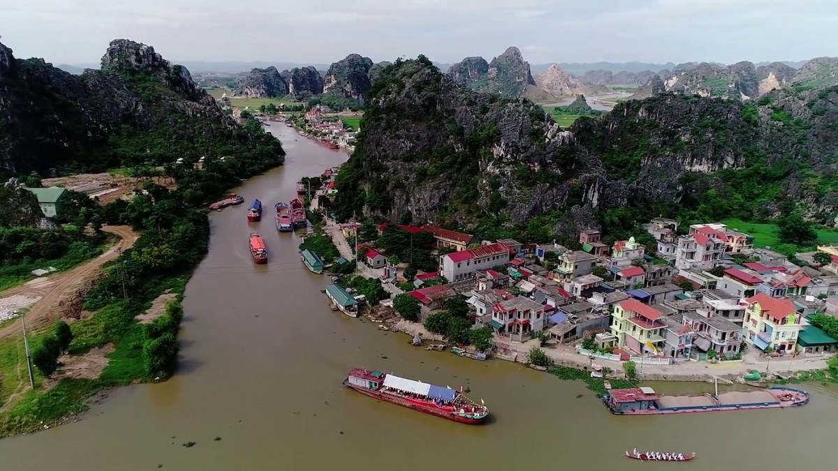 Tourist Attractions in Ninh Binh - Kenh Ga Floating Village